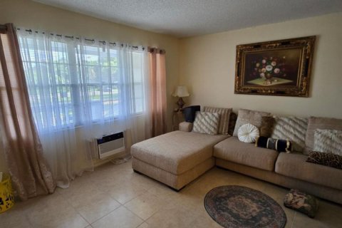 Condominio en alquiler en Deerfield Beach, Florida, 1 dormitorio, 65.03 m2 № 2087127 - foto 2