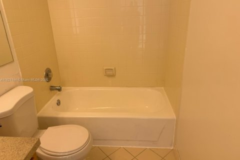 Townhouse in West Palm Beach, Florida 2 bedrooms, 119.66 sq.m. № 1782000 - photo 11