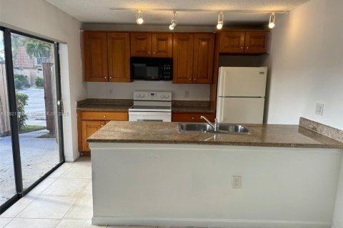 Townhouse in West Palm Beach, Florida 2 bedrooms, 119.66 sq.m. № 1782000 - photo 1