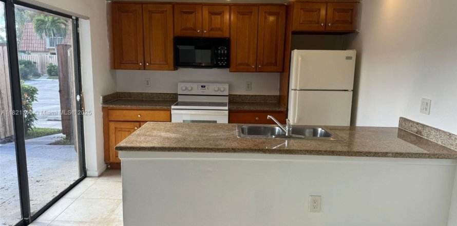 Townhouse in West Palm Beach, Florida 2 bedrooms, 119.66 sq.m. № 1782000