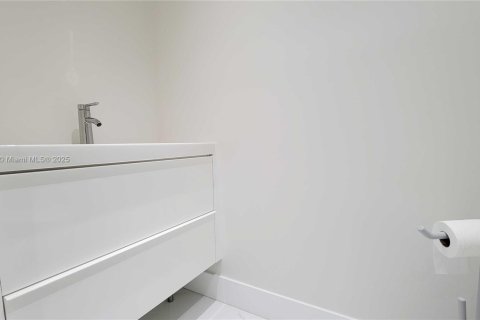 Townhouse in Sunny Isles Beach, Florida 3 bedrooms, 220.18 sq.m. № 1812172 - photo 6