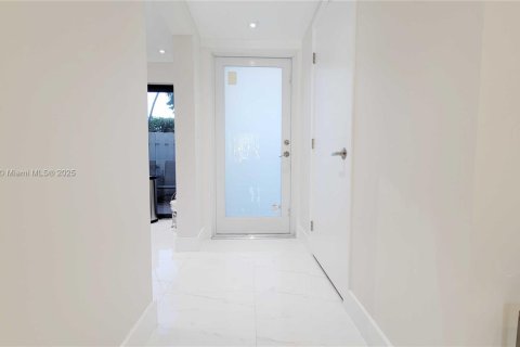 Townhouse in Sunny Isles Beach, Florida 3 bedrooms, 220.18 sq.m. № 1812172 - photo 3