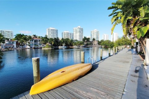Townhouse in Sunny Isles Beach, Florida 3 bedrooms, 220.18 sq.m. № 1812172 - photo 16