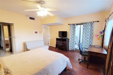 Townhouse in Sunny Isles Beach, Florida 3 bedrooms, 220.18 sq.m. № 1812172 - photo 23