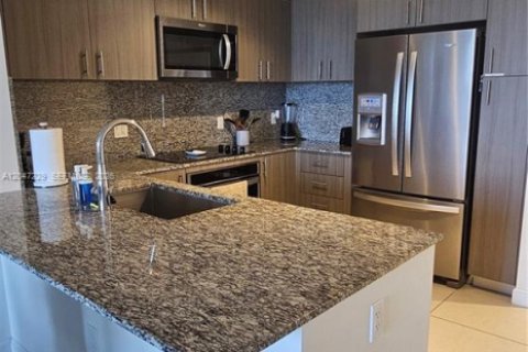 Condo in Doral, Florida, 2 bedrooms № 2247656 - photo 11