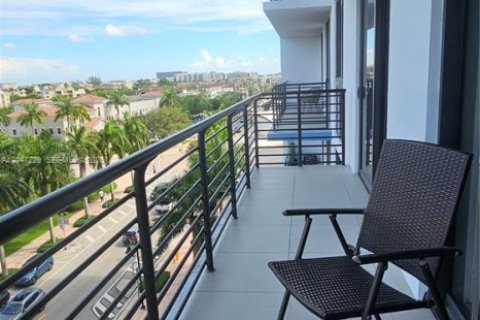 Condo in Doral, Florida, 2 bedrooms № 2247656 - photo 22
