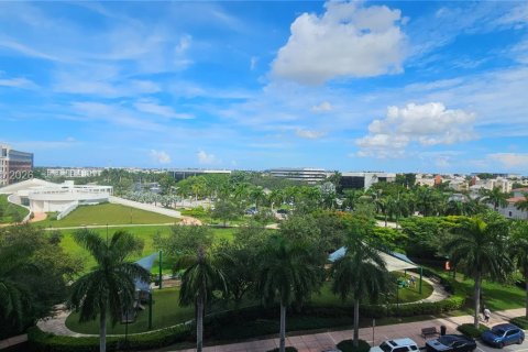 Condo in Doral, Florida, 2 bedrooms № 2247656 - photo 25
