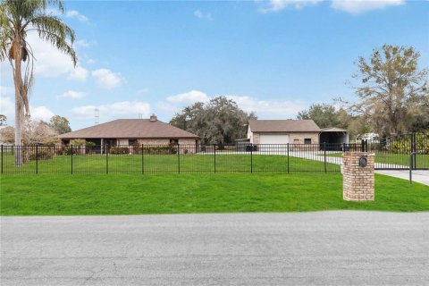 House in Orlando, Florida 4 bedrooms, 252.42 sq.m. № 2148425 - photo 1