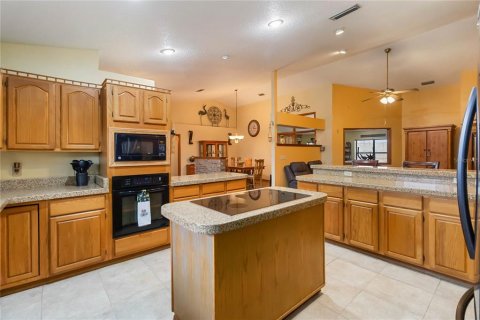 House in Orlando, Florida 4 bedrooms, 252.42 sq.m. № 2148425 - photo 16
