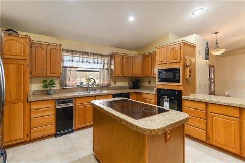 House in Orlando, Florida 4 bedrooms, 252.42 sq.m. № 2148425 - photo 18
