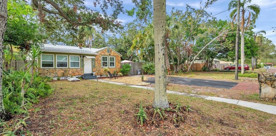 Villa ou maison à Gulfport, Floride 3 chambres, 150.32 m2 № 1568495
