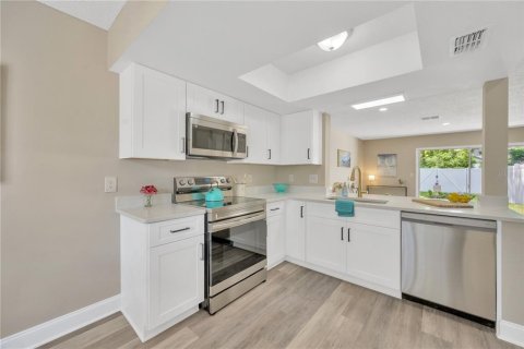 Townhouse in Brandon, Florida 2 bedrooms, 101.08 sq.m. № 1872932 - photo 2