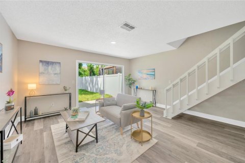 Townhouse in Brandon, Florida 2 bedrooms, 101.08 sq.m. № 1872932 - photo 8