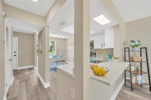 Townhouse in Brandon, Florida 2 bedrooms, 101.08 sq.m. № 1872932 - photo 17