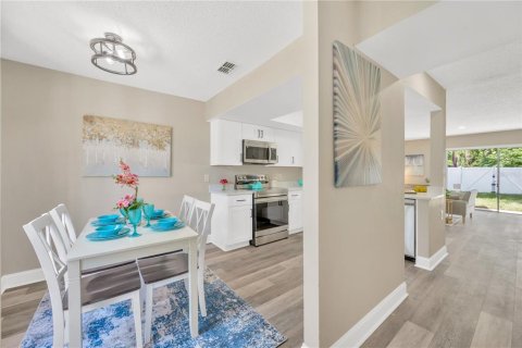 Townhouse in Brandon, Florida 2 bedrooms, 101.08 sq.m. № 1872932 - photo 20