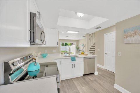 Townhouse in Brandon, Florida 2 bedrooms, 101.08 sq.m. № 1872932 - photo 10