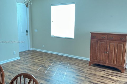 House in Port St. Lucie, Florida 3 bedrooms, 153.29 sq.m. № 2027498 - photo 11