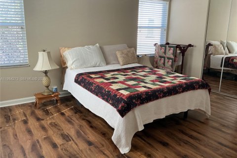 House in Port St. Lucie, Florida 3 bedrooms, 153.29 sq.m. № 2027498 - photo 15