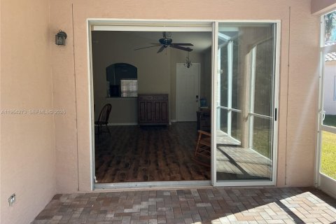 House in Port St. Lucie, Florida 3 bedrooms, 153.29 sq.m. № 2027498 - photo 14