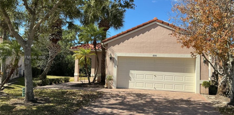 House in Port St. Lucie, Florida 3 bedrooms, 153.29 sq.m. № 2027498