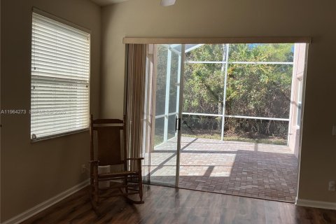 House in Port St. Lucie, Florida 3 bedrooms, 153.29 sq.m. № 2027498 - photo 13