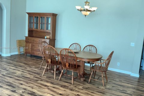 House in Port St. Lucie, Florida 3 bedrooms, 153.29 sq.m. № 2027498 - photo 10