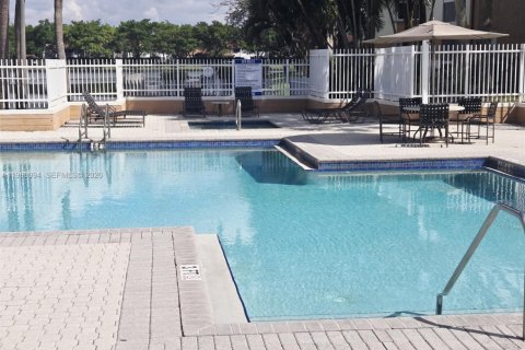 Condominio en alquiler en Plantation, Florida, 1 dormitorio, 74.79 m2 № 2058012 - foto 25