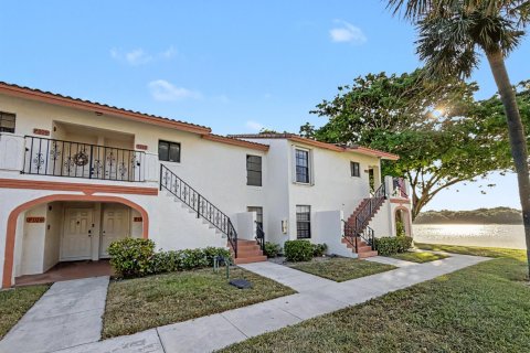 Copropriété à louer à Boca Raton, Floride: 2 chambres, 86.86 m2 № 2246630 - photo 2