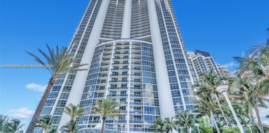 Кондоминиум с 2 спальнями в Санни-Айлс-Бич, Флорида № 2063058