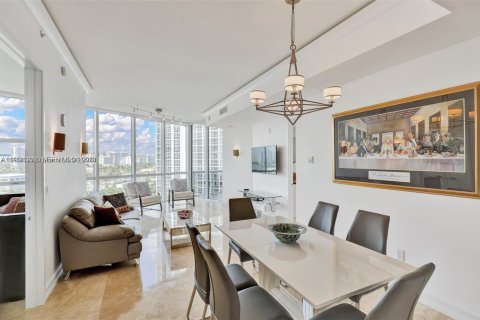 Снять в аренду кондоминиум в Санни-Айлс-Бич, Флорида 2 спальни, 118.54м2, № 2063058 - фото 5