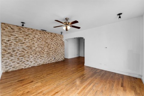 Купить виллу или дом в Майами, Флорида 2 спальни, 107.86м2, № 2026343 - фото 5