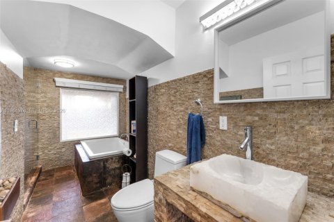 Купить виллу или дом в Майами, Флорида 2 спальни, 107.86м2, № 2026343 - фото 17