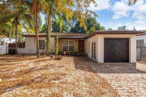 Дом в Майами, Флорида 2 спальни, 107.86м2 № 2026343