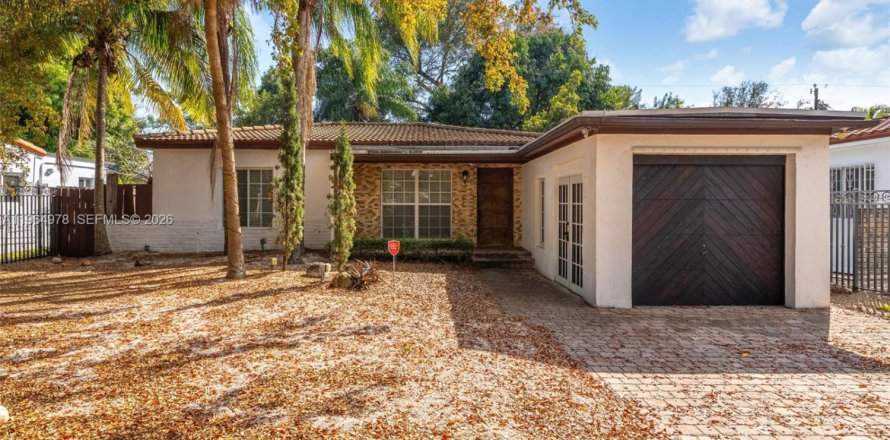 Дом в Майами, Флорида 2 спальни, 107.86м2 № 2026343