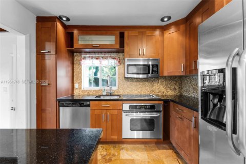 Купить виллу или дом в Майами, Флорида 2 спальни, 107.86м2, № 2026343 - фото 8