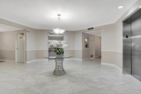 Condo in West Palm Beach, Florida, 3 rooms № 2176717 - photo 16