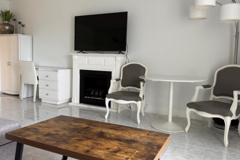 Condo in West Palm Beach, Florida, 3 rooms № 2176717 - photo 5