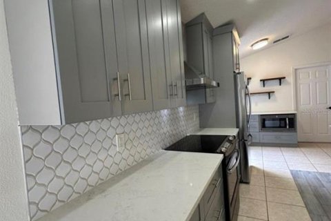 House in Orlando, Florida 4 bedrooms, 150.5 sq.m. № 2277949 - photo 19