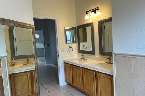 House in Orlando, Florida 4 bedrooms, 150.5 sq.m. № 2277949 - photo 27