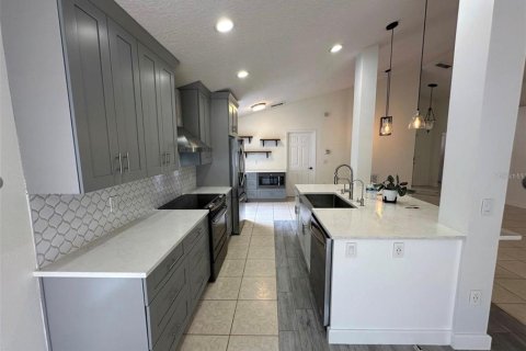 House in Orlando, Florida 4 bedrooms, 150.5 sq.m. № 2277949 - photo 17