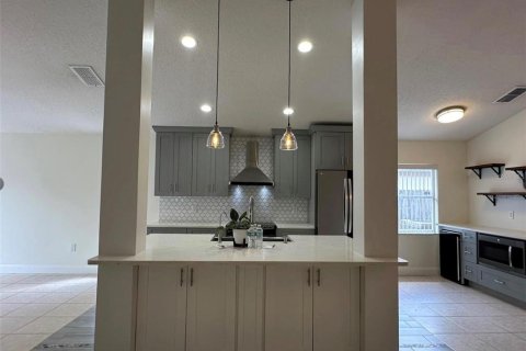 House in Orlando, Florida 4 bedrooms, 150.5 sq.m. № 2277949 - photo 21