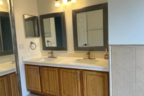 House in Orlando, Florida 4 bedrooms, 150.5 sq.m. № 2277949 - photo 28