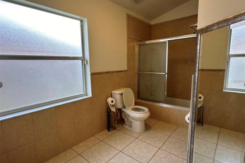 House in Orlando, Florida 4 bedrooms, 150.5 sq.m. № 2277949 - photo 26