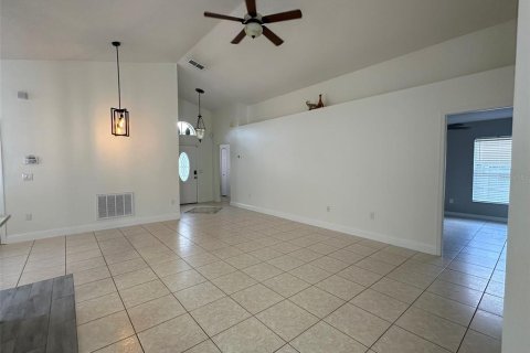 House in Orlando, Florida 4 bedrooms, 150.5 sq.m. № 2277949 - photo 5