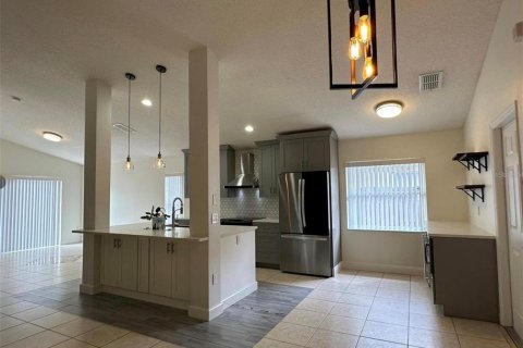 House in Orlando, Florida 4 bedrooms, 150.5 sq.m. № 2277949 - photo 20