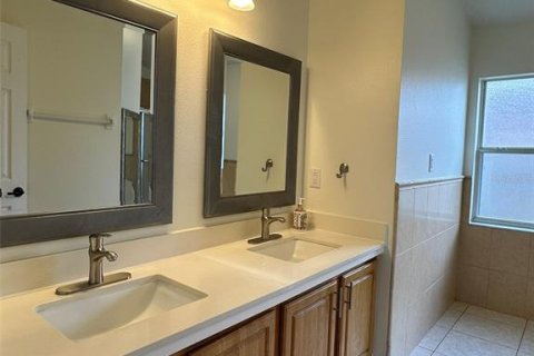 House in Orlando, Florida 4 bedrooms, 150.5 sq.m. № 2277949 - photo 25