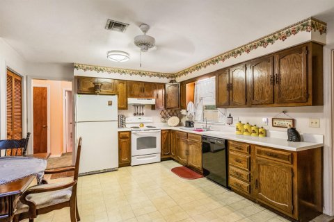 House in Vero Beach, Florida 3 bedrooms, 219.81 sq.m. № 2146744 - photo 4