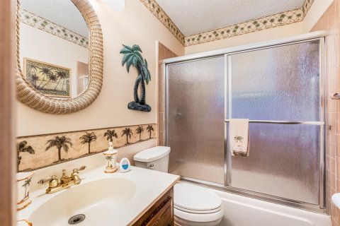 House in Vero Beach, Florida 3 bedrooms, 219.81 sq.m. № 2146744 - photo 27