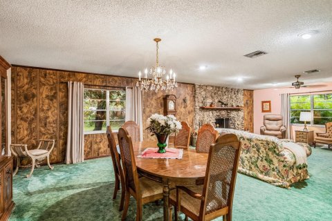 House in Vero Beach, Florida 3 bedrooms, 219.81 sq.m. № 2146744 - photo 10