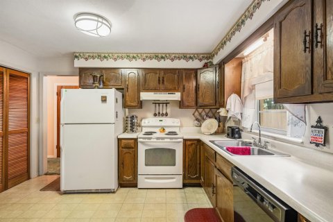 House in Vero Beach, Florida 3 bedrooms, 219.81 sq.m. № 2146744 - photo 20